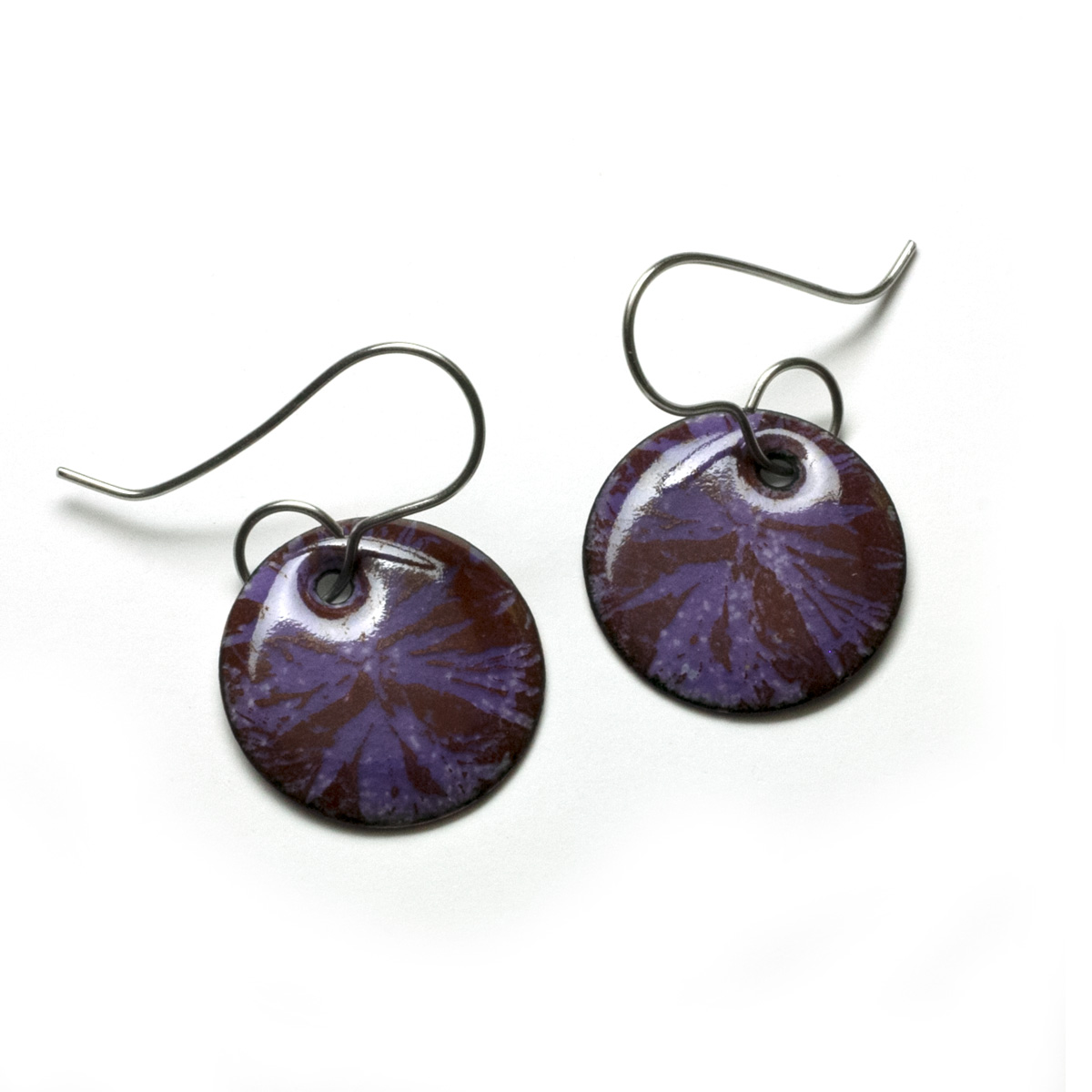 purple earring in enamel with a botanical pattern